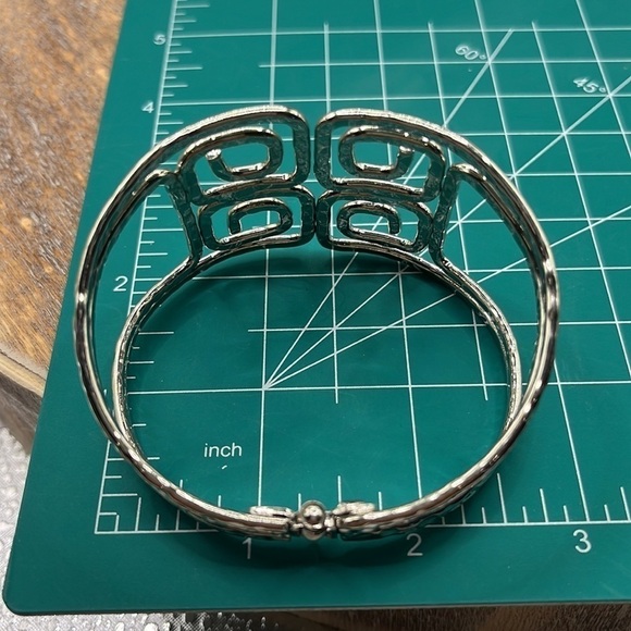 Wide Silver Tone Hammered Swirl Cuff Clamper Bracelet Statement ❤️ - Picture 9 of 10